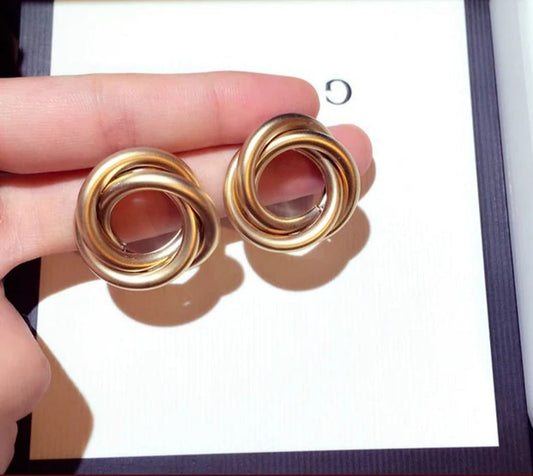 Small Round Twisted matt gold plated earing